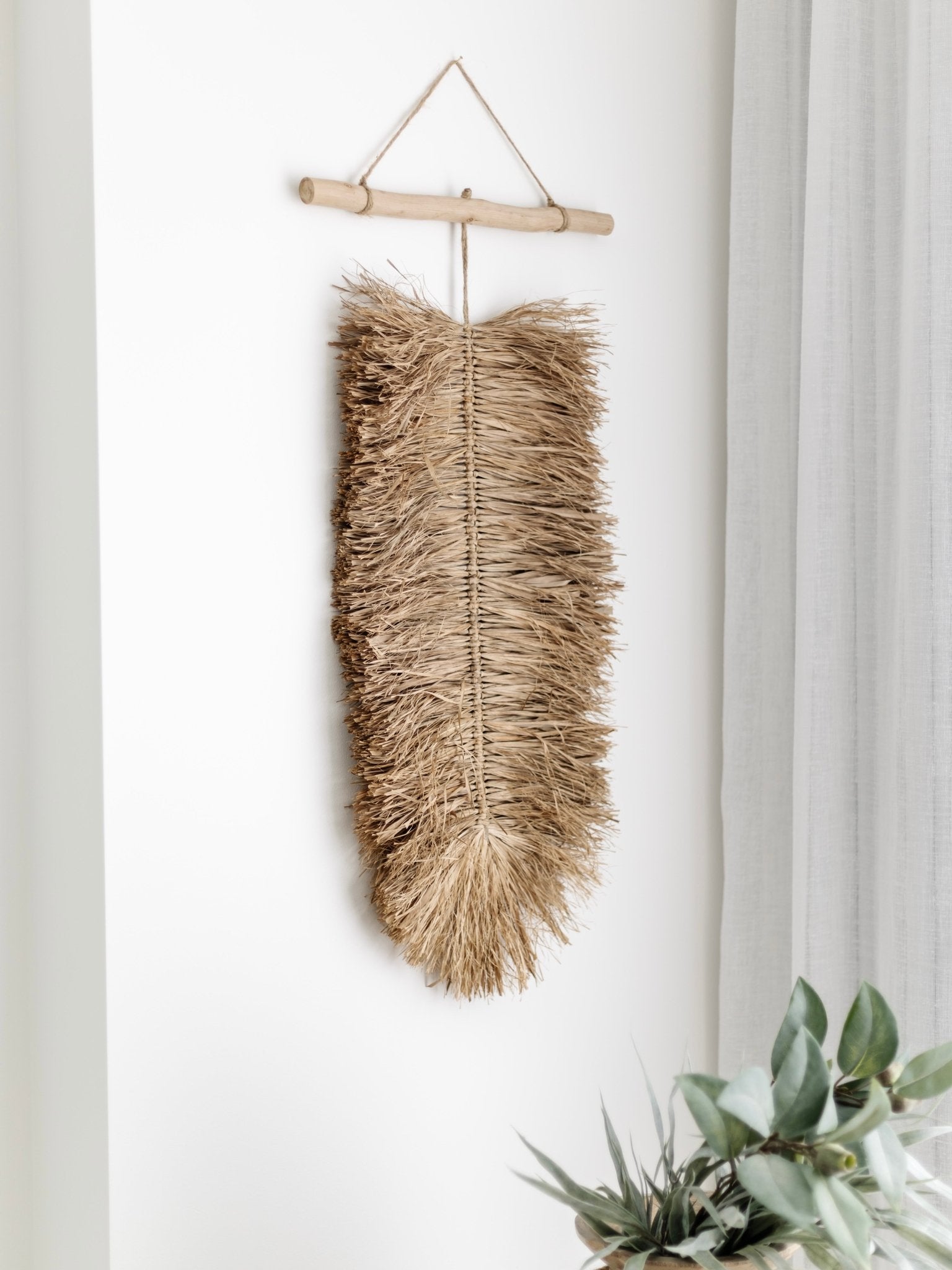 Arla | Raffia Leaf Wall Hanging - Wander & Wild Home