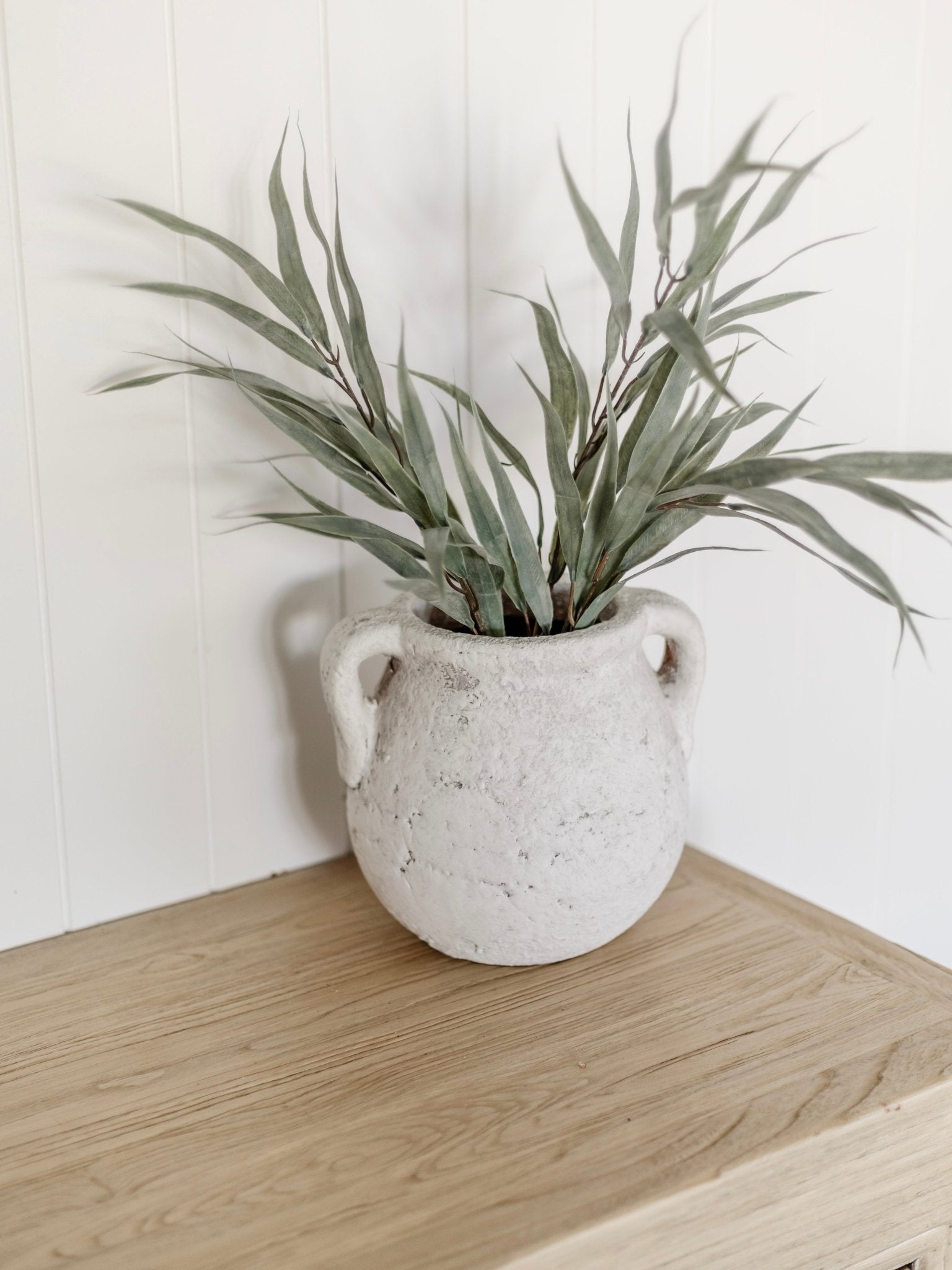 Zahra Rustic Urn | White - Wander & Wild Home