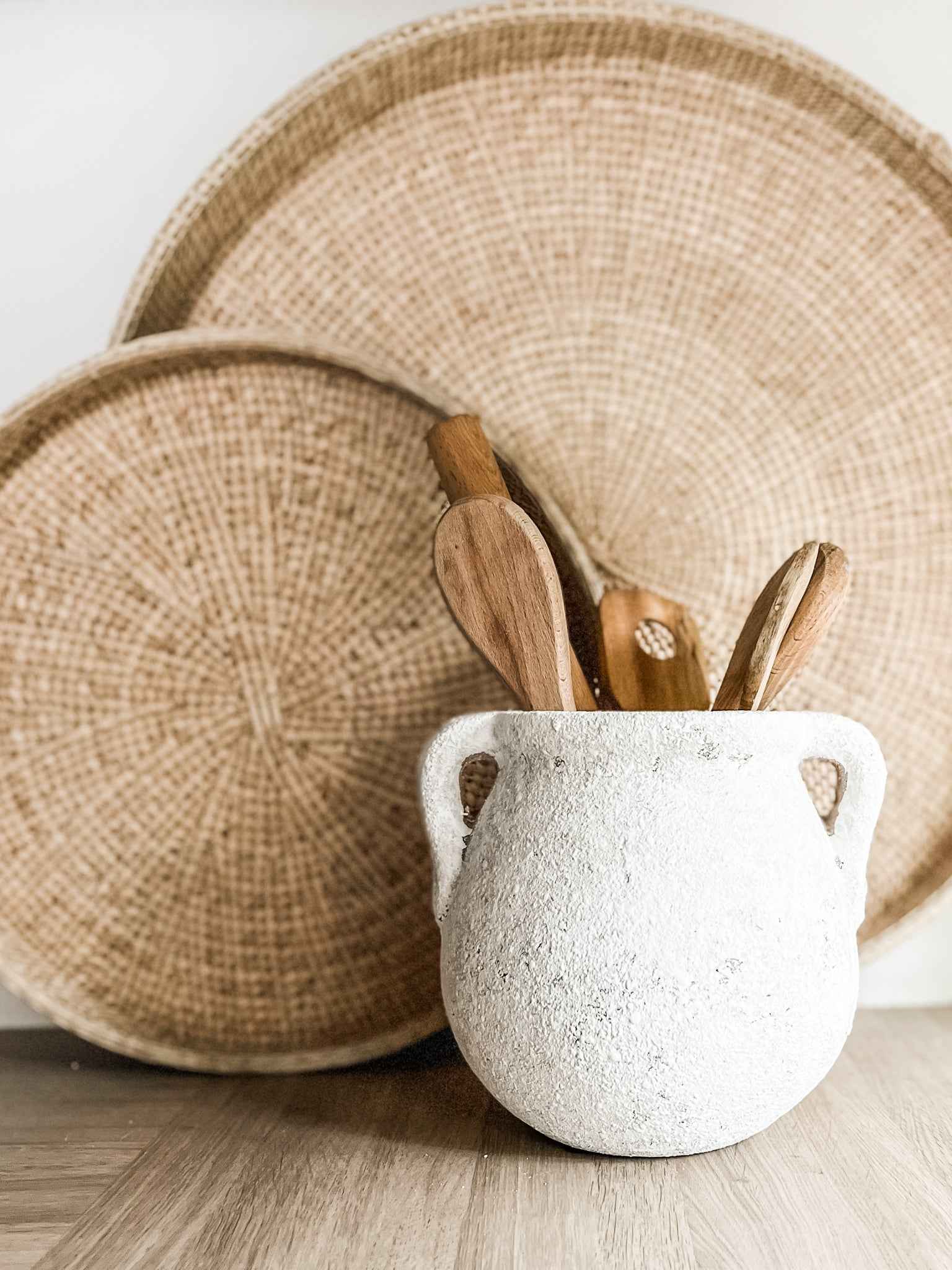 Zahra Rustic Urn | White - Wander & Wild Home