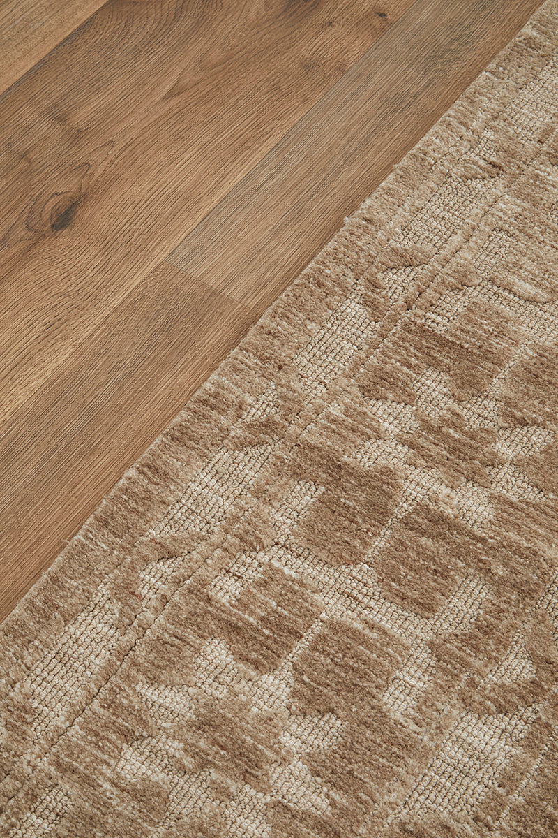 Almond geometric detail on the Darren Palmer Ceylon Runner Rug