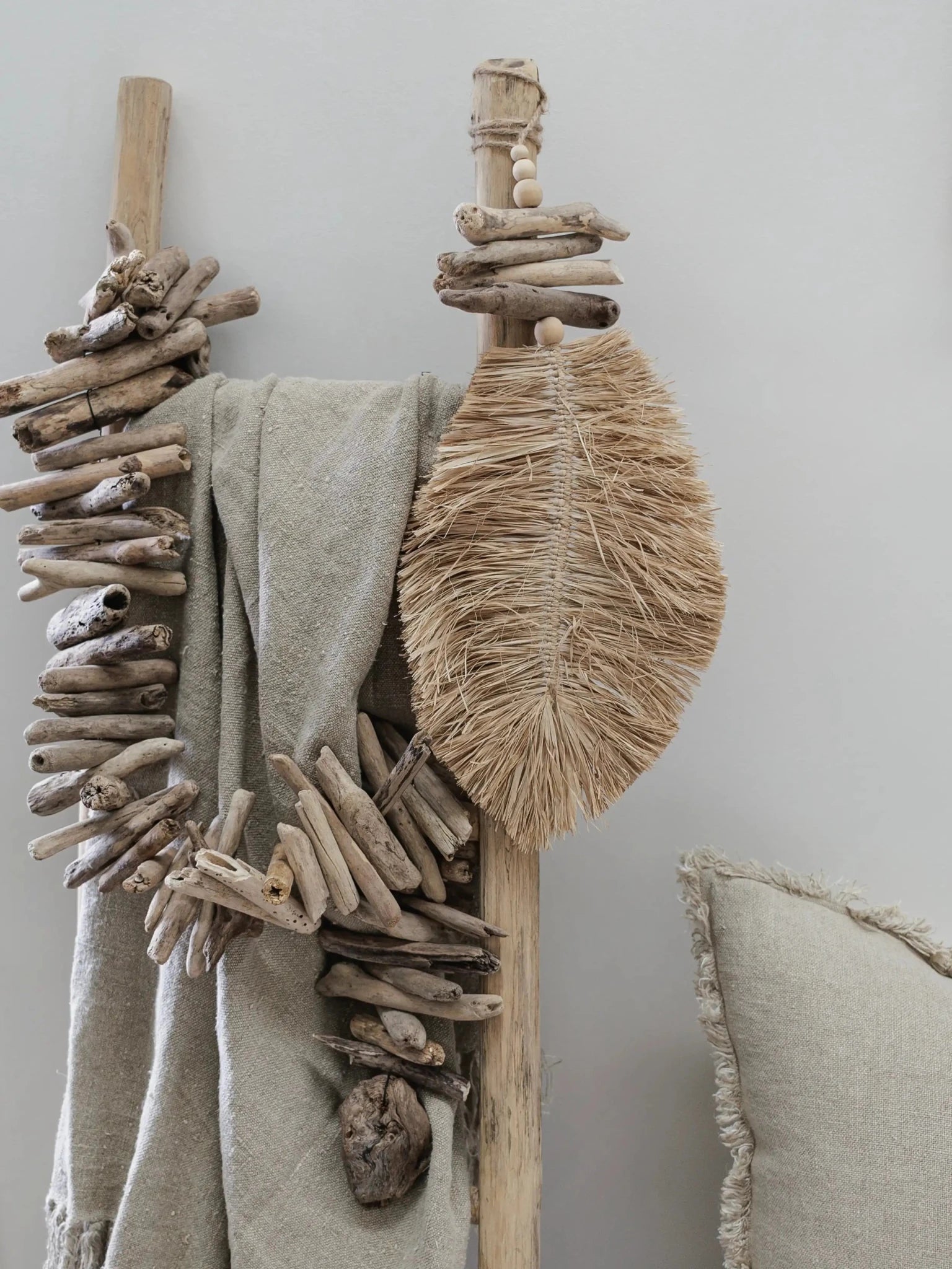Kora | Driftwood Raffia Leaf Hanging - Wander & Wild Home