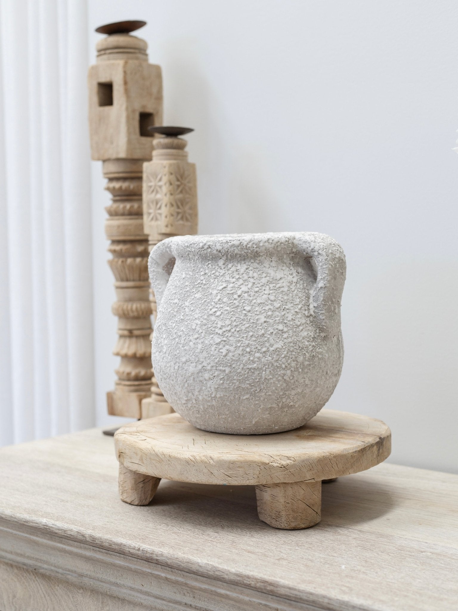 Zahra Rustic Urn | White - Wander & Wild Home